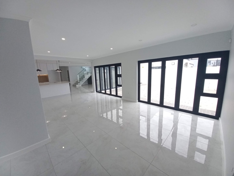 5 Bedroom Property for Sale in Sandown Western Cape